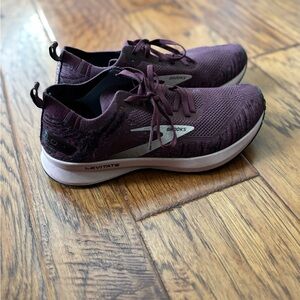 Brooks Women's Levitate Running Shoes - Maroon